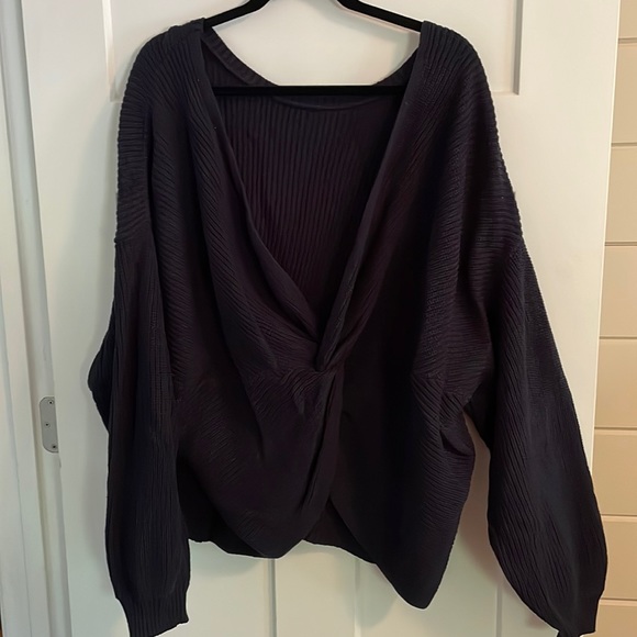 Twist front or back sweater - Picture 1 of 1